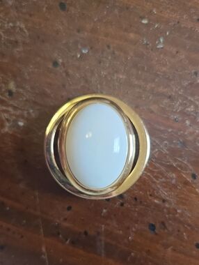 Vintage Avon Brooch Gold Tone With White Oval Stone
